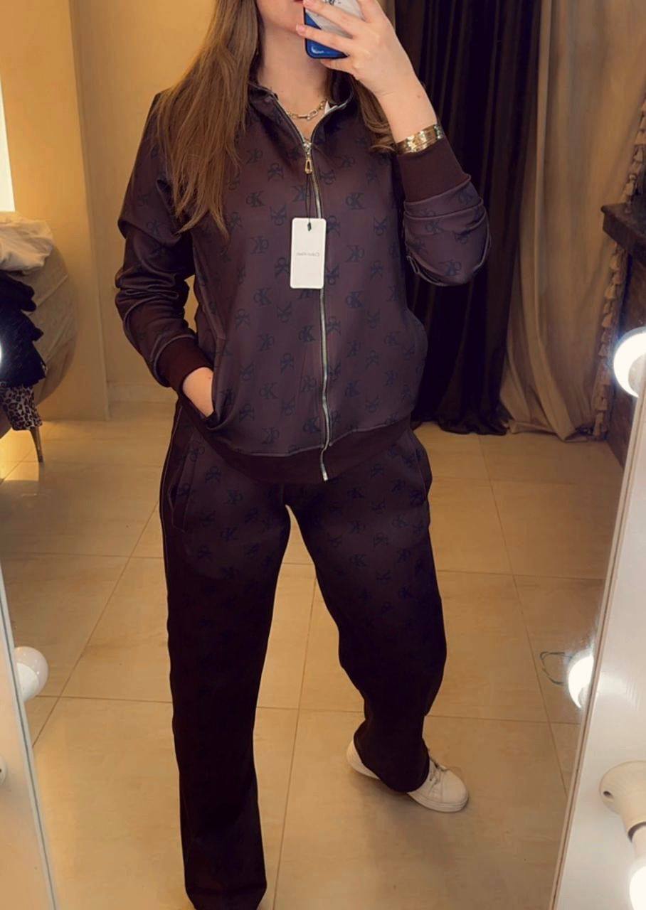 Person wearing a dark tracksuit in a fitting room.